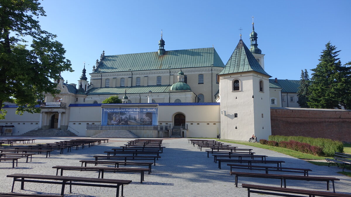 Lezajsk, Bernhardinerkirche Maria Verkndigung, erbaut von 1618 bis 1628 durch A. Pellacini (17.06.2021)