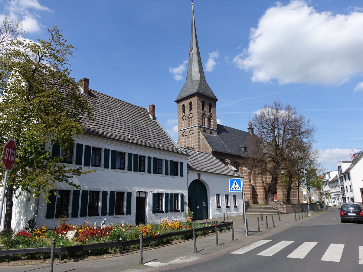 Liblar, ehem. Rentei und Pfarrkirche St. Alban in der Carl Schulz Strae (04.05.2016)