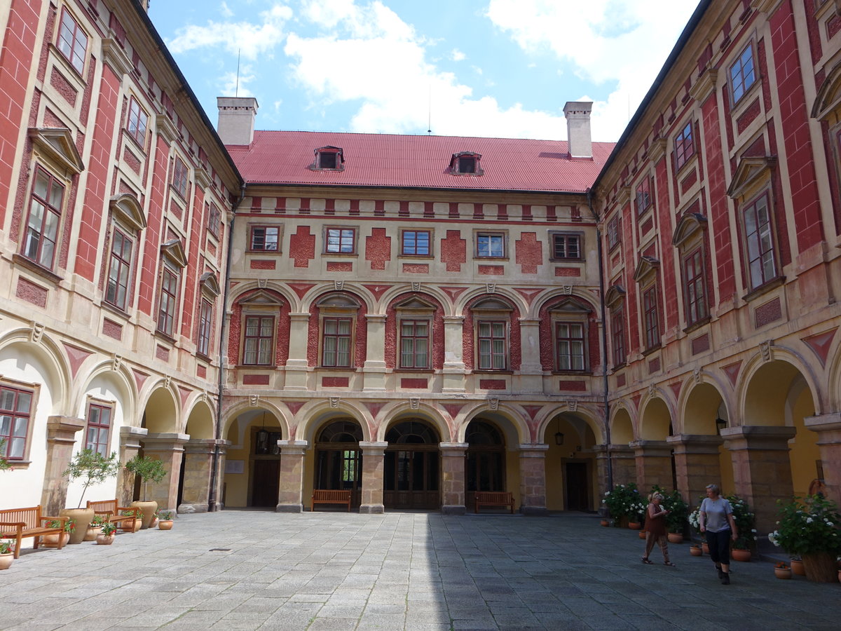Libochovice / Libochowitz, barocker Innenhof des Barockschloss (27.06.2020)