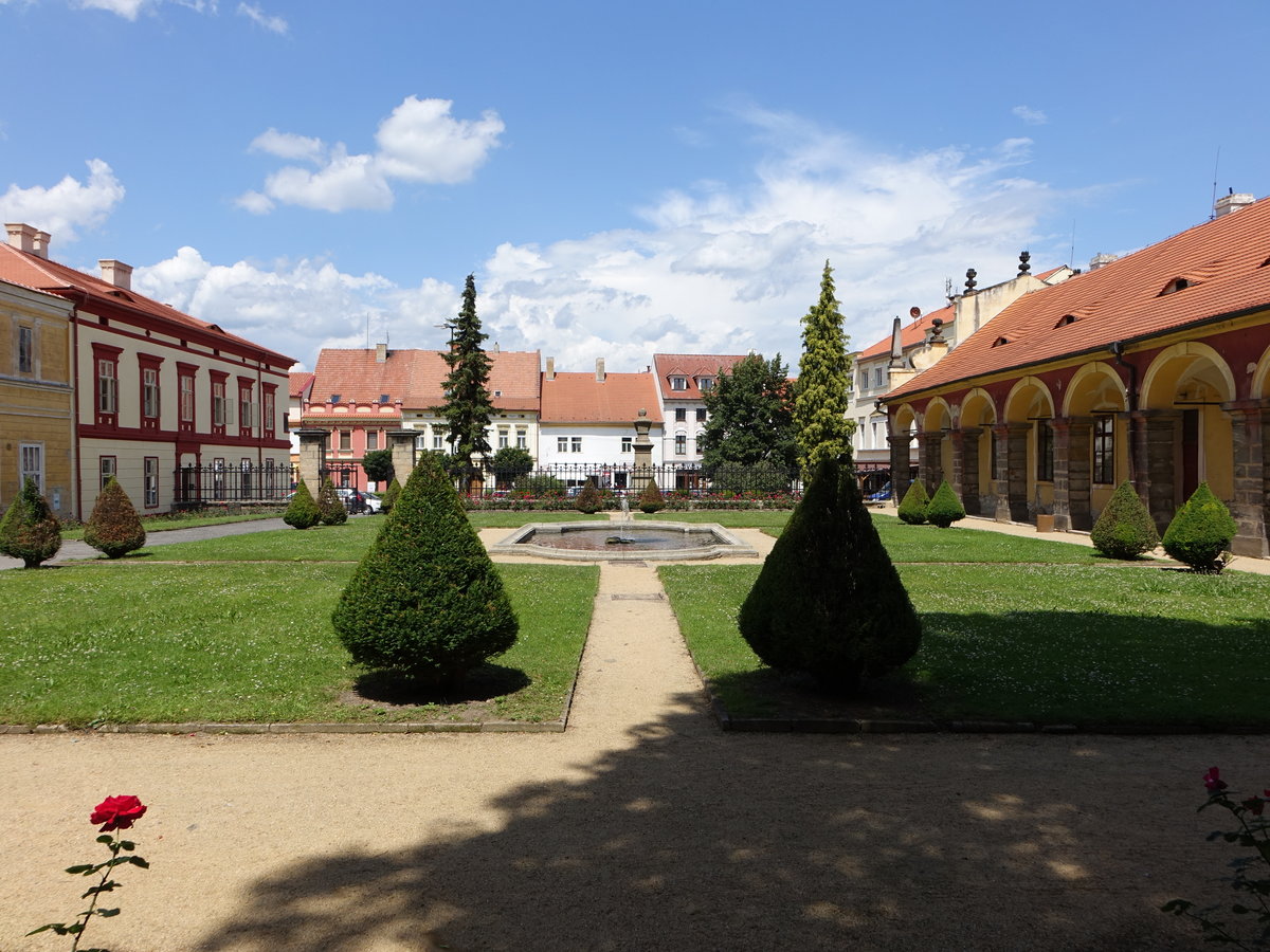 Libochovice / Libochowitz, Brunnen am Schloplatz Namesti 5. Kvetna (27.06.2020)