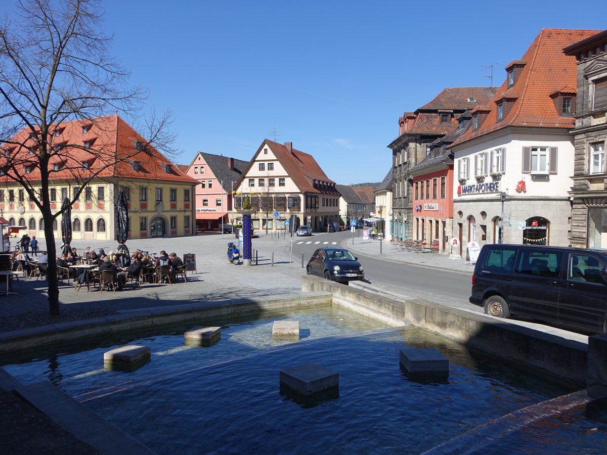 Lichtenfels, Brunnenanlage am Marktplatz in der Altstadt (07.04.2018)