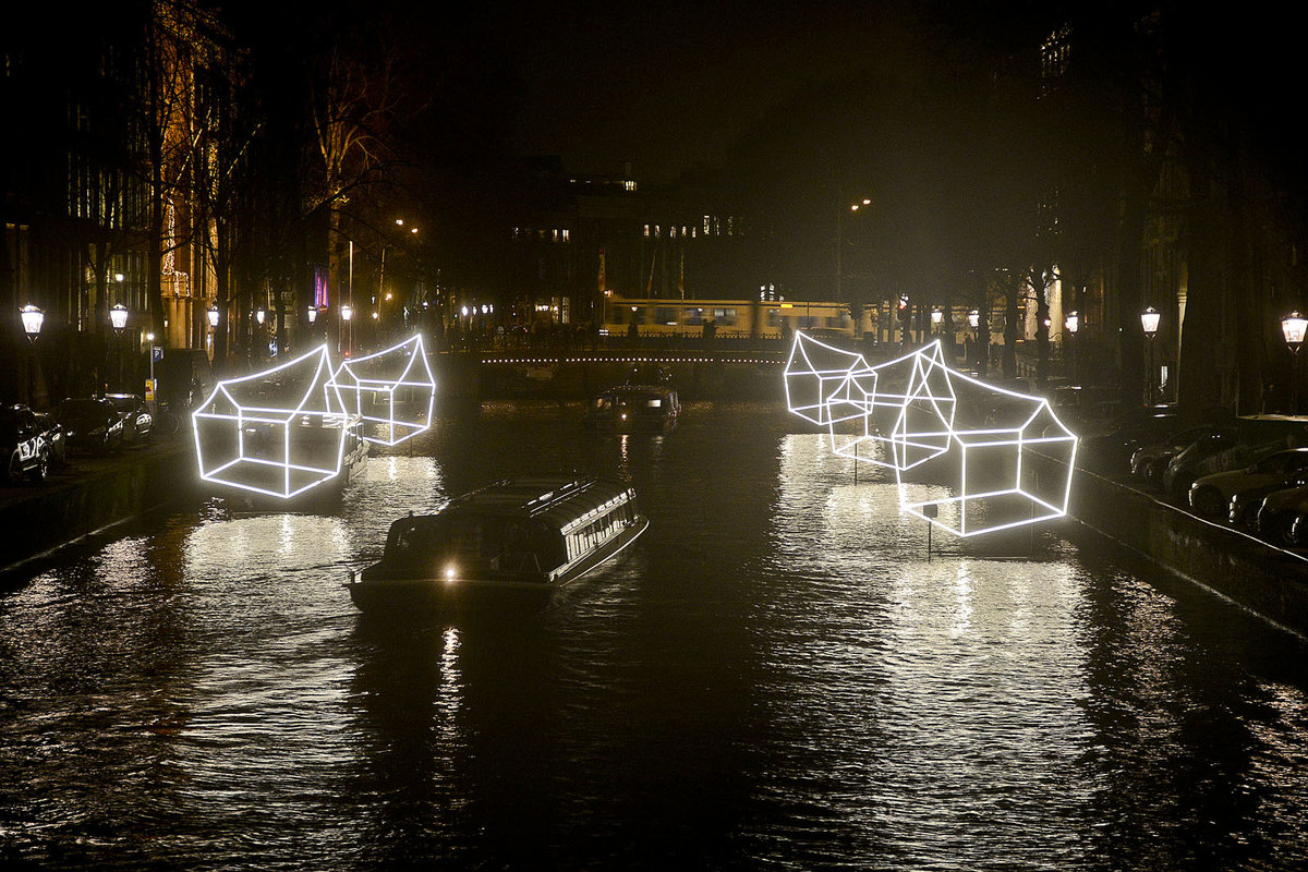 Lichtkunst Welcome To My Home am Herengracht in Amsterdam. Aufnahme: 3. Januar 2017.