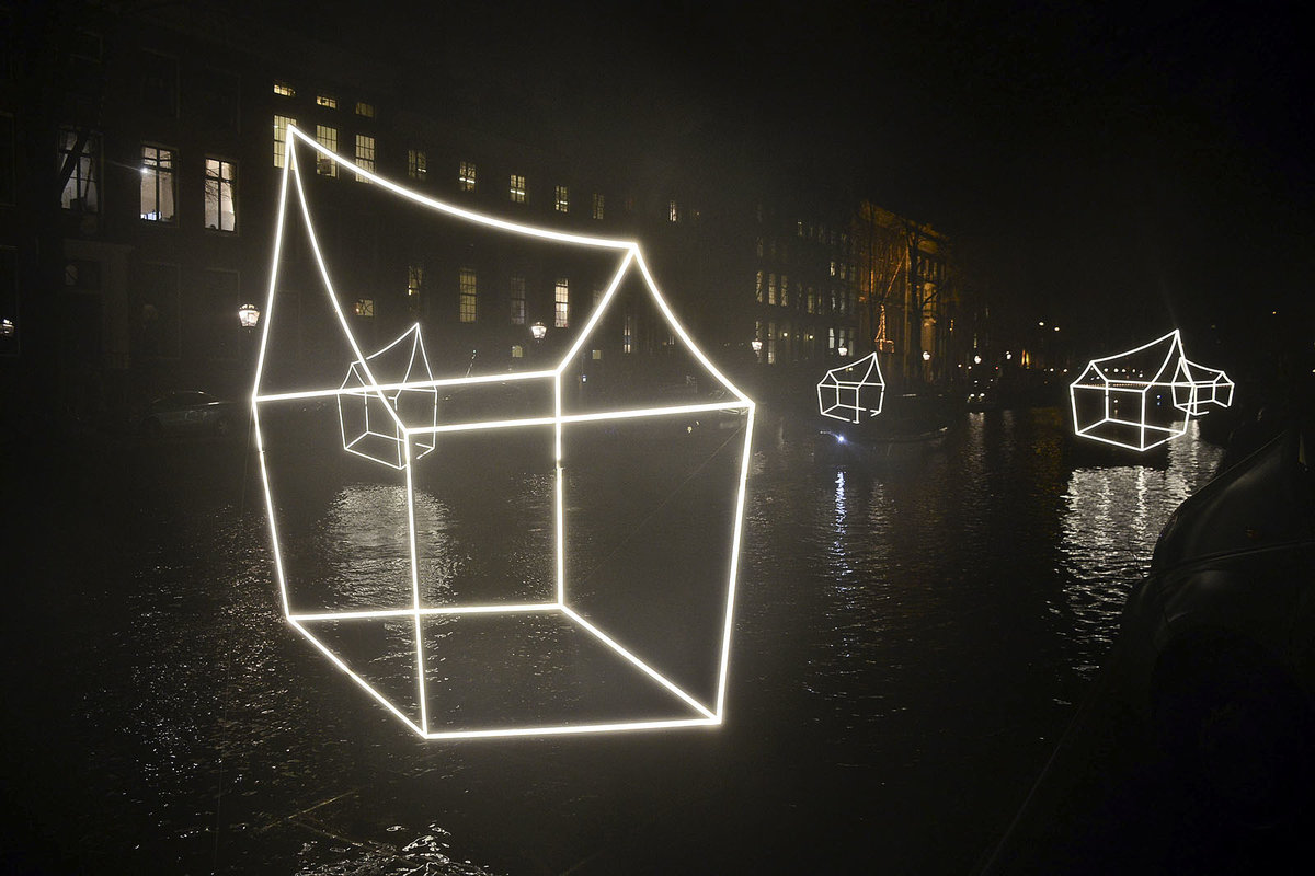 Lichtkunst Welcome To My Home am Herengracht in Amsterdam. Aufnahme: 3. Januar 2017.