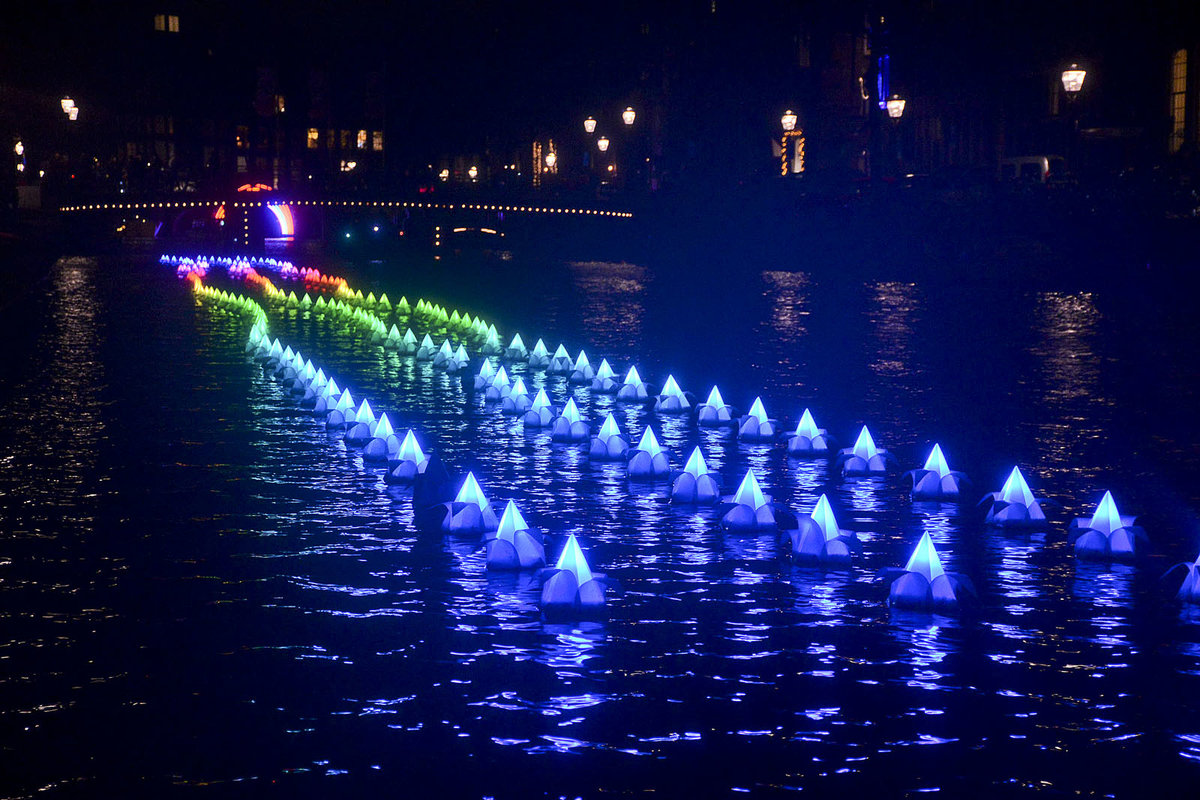 Lichtkunst am Herengracht in Amsterdam. Aufnahme: 3. Januar 2017.