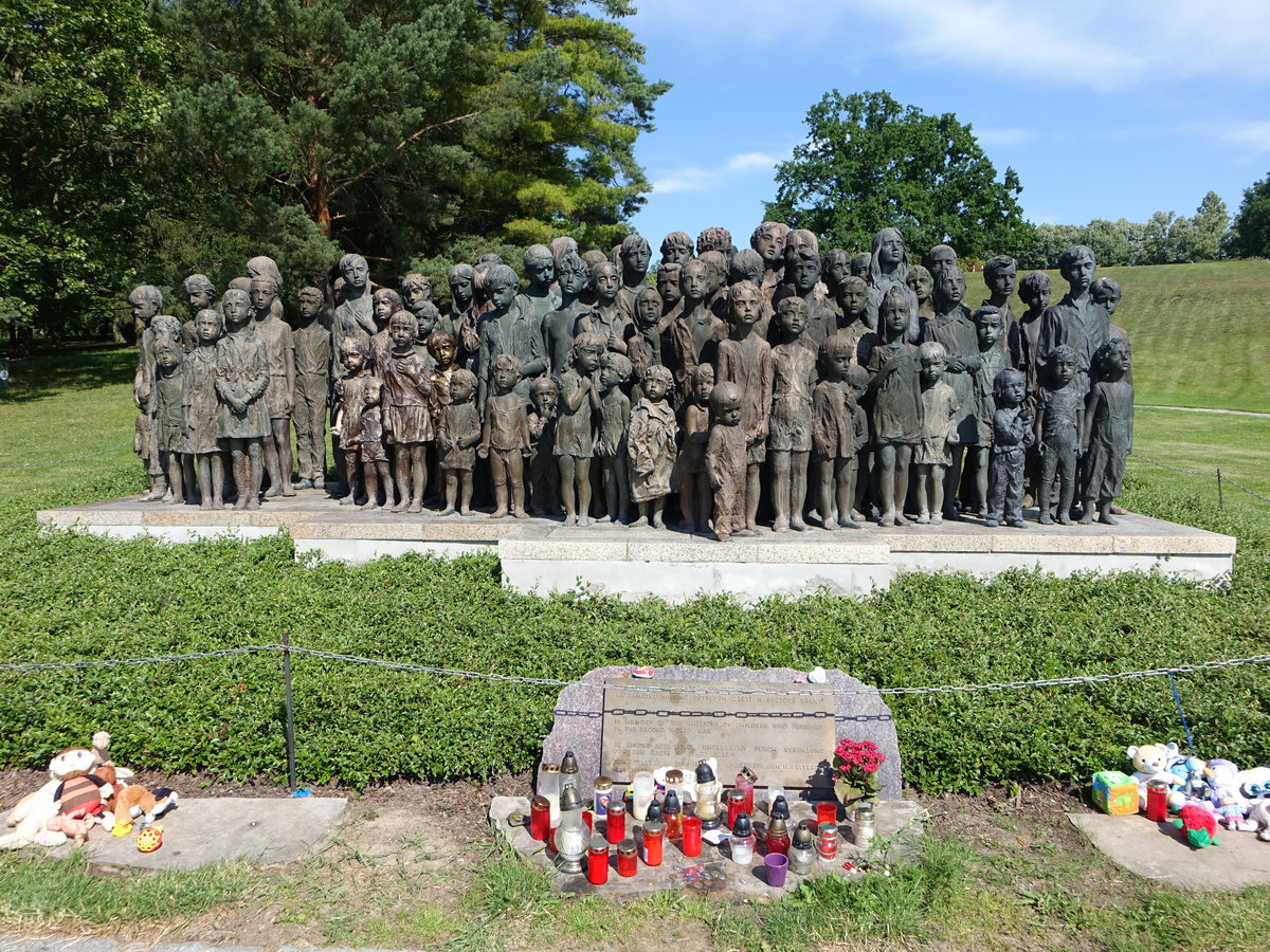 Lidice, Denkmal der Kinder von Lidice von 2001, erschaffen von Marie Uchytilov (28.06.2020)