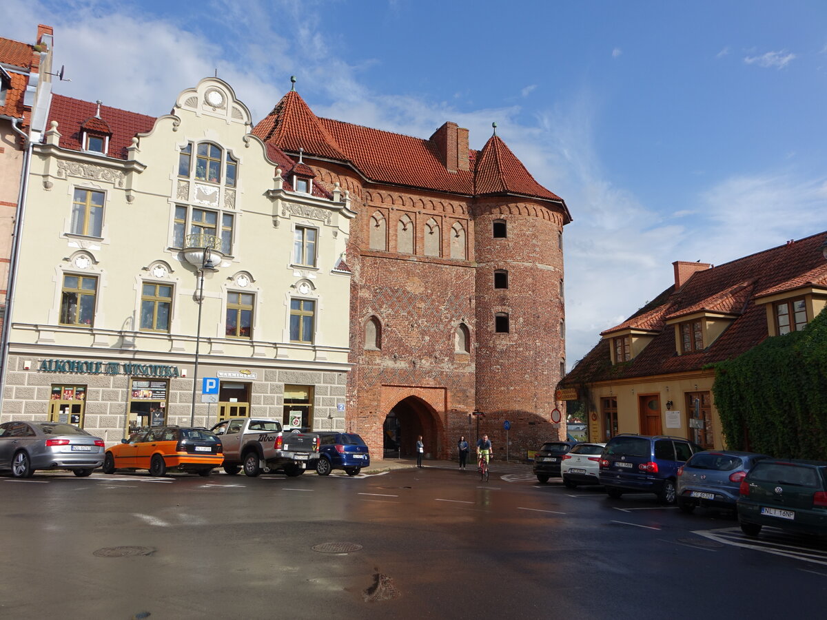 Lidzbark Warminski / Heilsberg, hohes Tor in der Wysokiej Bramy Strae, erbaut im 14. Jahrhundert (03.08.2021)