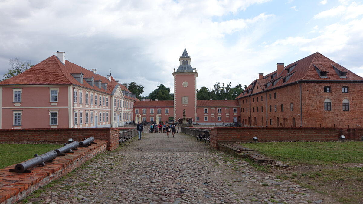 Lidzbark Warminski / Heilsberg, Vorburg mit Hotel Krasicki (03.08.2021)