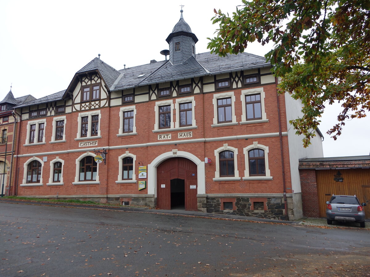 Liebengrn, Rathaus mit Gasthaus am Marktplatz (18.10.2022)