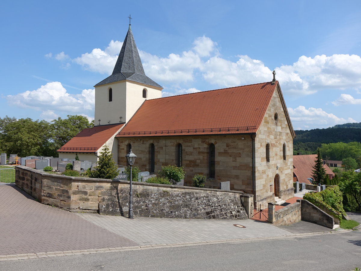 Liebenstadt, Pfarrkirche St. Michael, Kirchturm von 1589, Langhaus neuromanisch erbaut 1884 (26.05.2016)