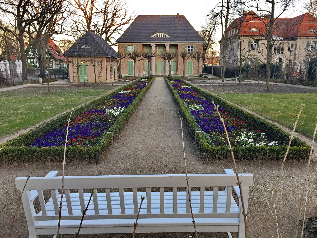 Liebermann Villa. Sommerhaus des Malers Max Liebermann (*1847- +1935) in Berlin-Zehlendorf, OT Wannsee. Die Villa, auf einem zum Wannsee hin gelegenen Gartengrundstck, beherbergt heute ein kleines Museum. Es wird im Jahr von ca. 80000 Besuchern aufgesucht. Foto: Frhjahr 2019