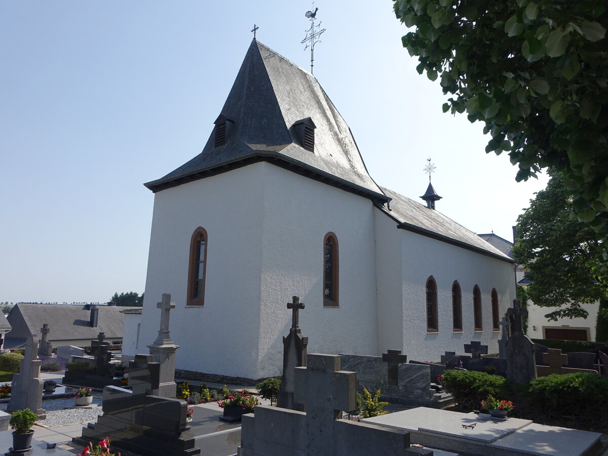 Lieler, Pfarrkirche Saint-Croix, Chorturm aus dem 14. Jahrhundert, Langhaus erbaut von 1849 bis 1850 (19.06.2022)