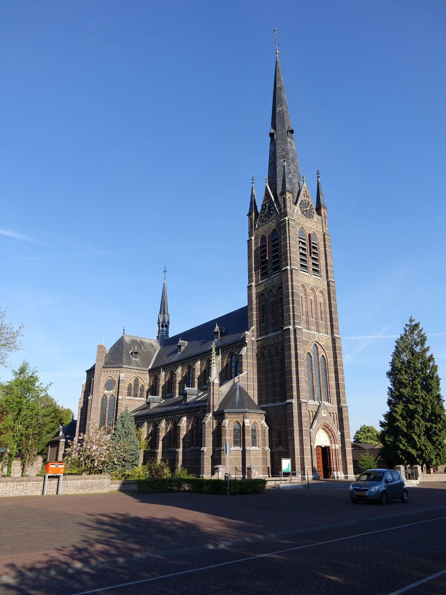 Liessel, neugotische St. Willibrord Kirche, erbaut bis 1901 durch Architekt C. Franssen (06.05.2016)
