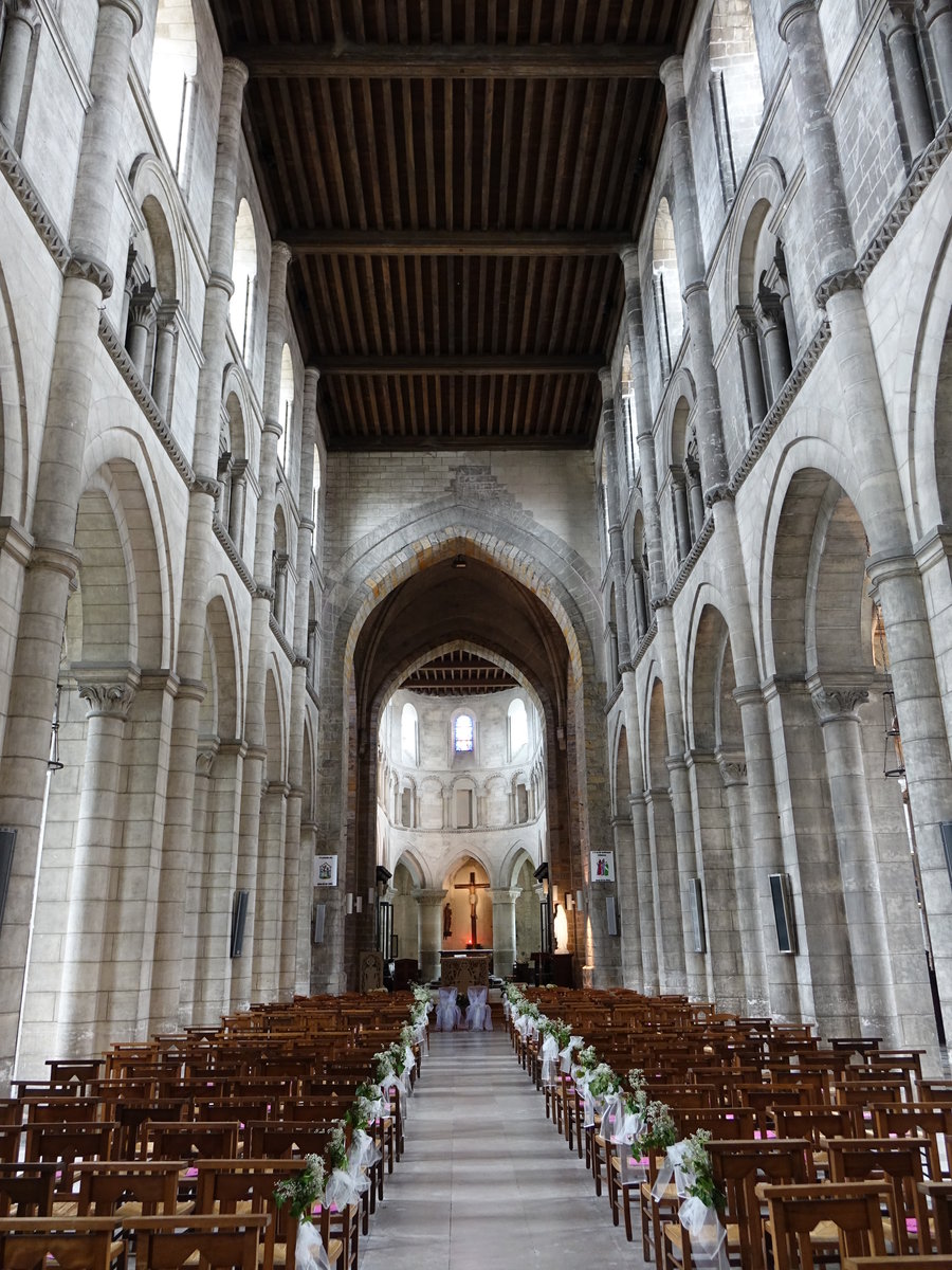 Lillers, Innenraum der St. Omer Kirche, dreigeschossiges Schiff mit Holzdecke (14.05.2016)