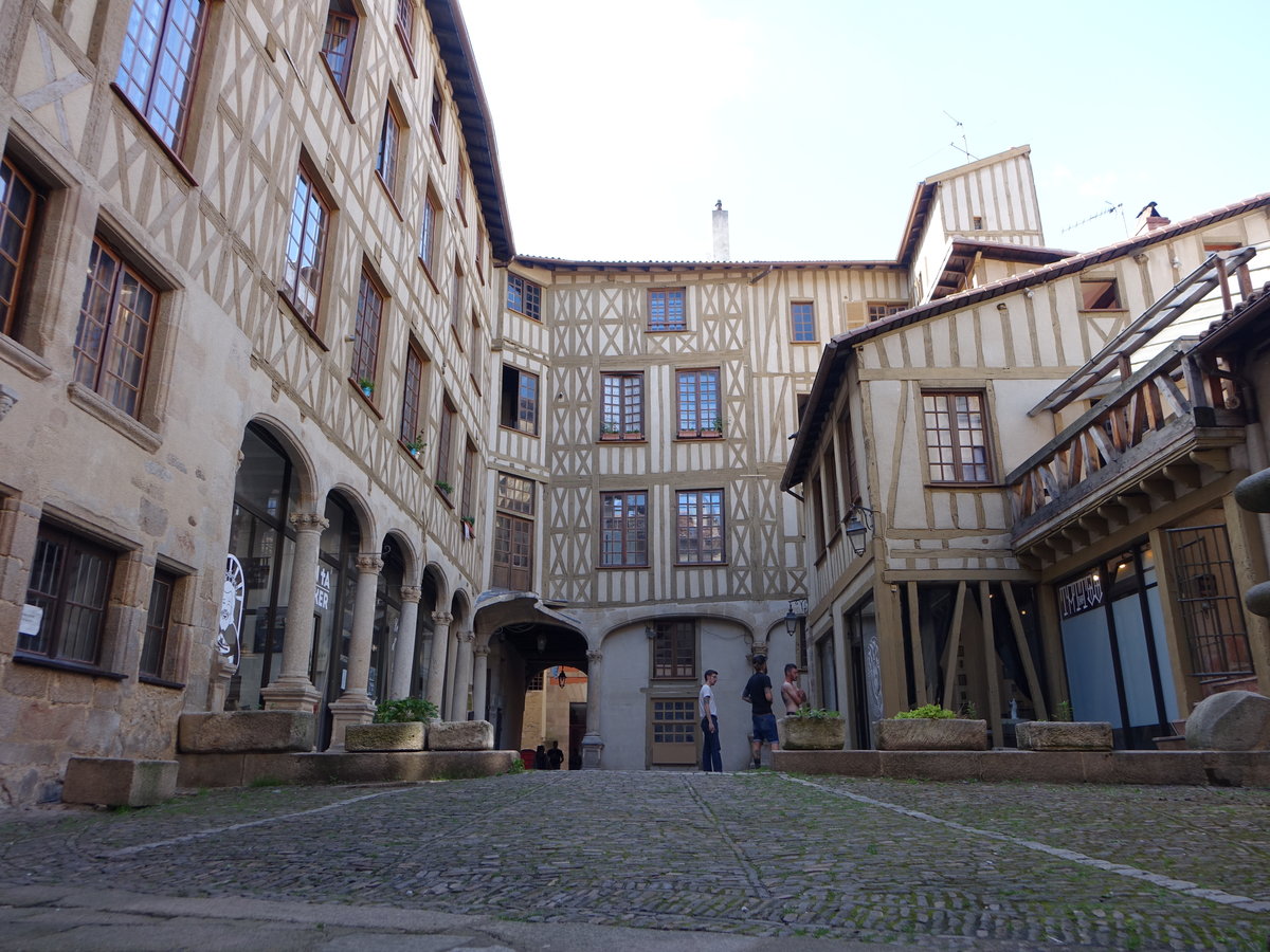 Limoges, Innenhof des Cour du Temple in der Rue Ferrerie (14.07.2017)