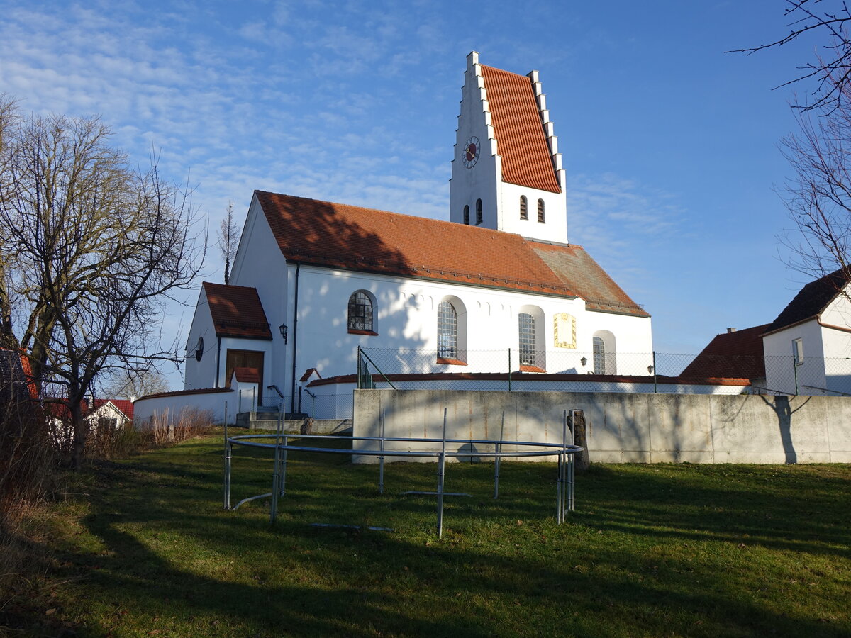Lindach, Pfarrkirche St. Ulrich, erbaut im 13. Jahrhundert, Langhaus verlngert 1854 (25.12.2015)