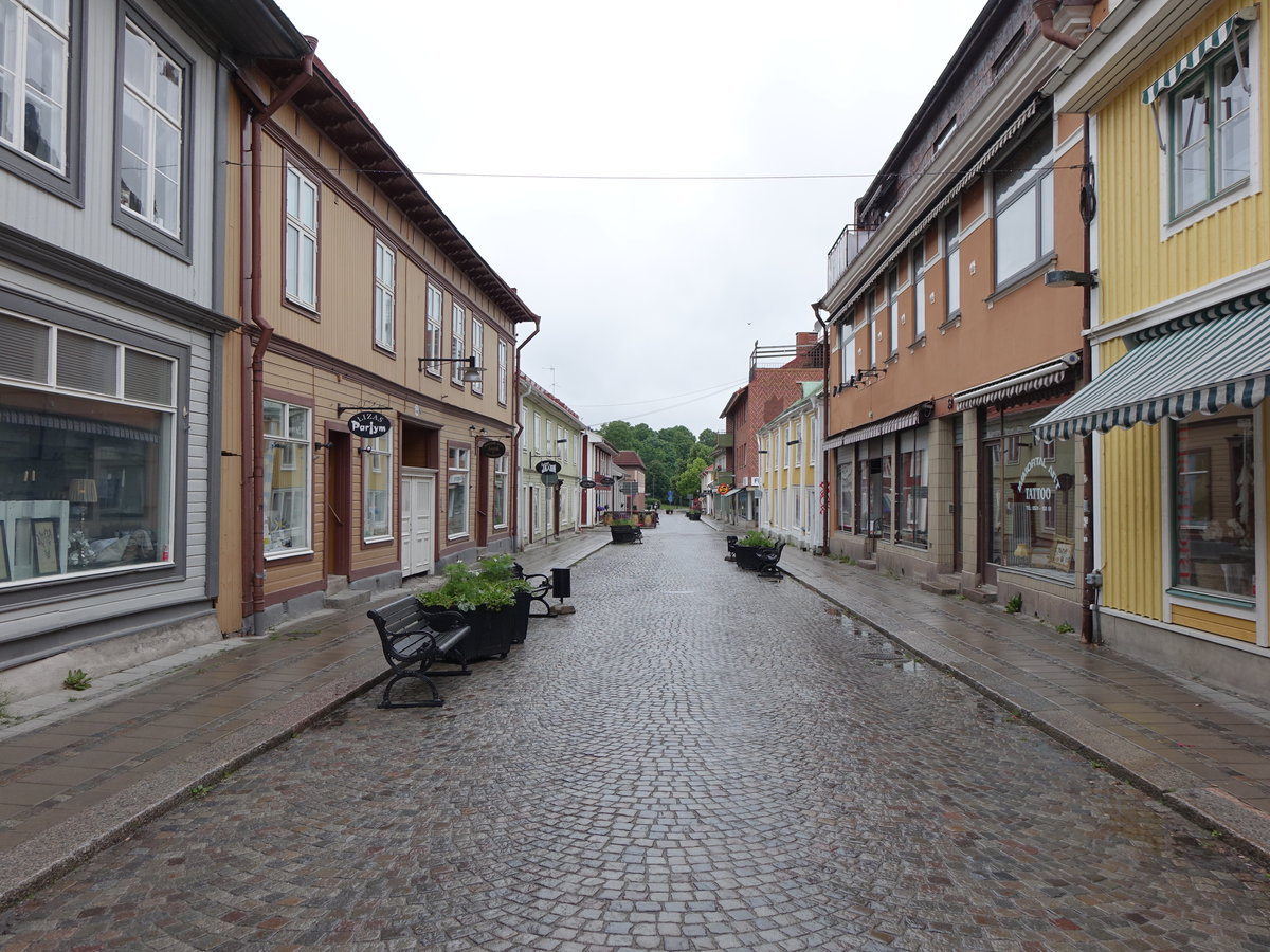 Lindesberg, Holzhuser in der Kungsgatan Strae (17.06.2016)