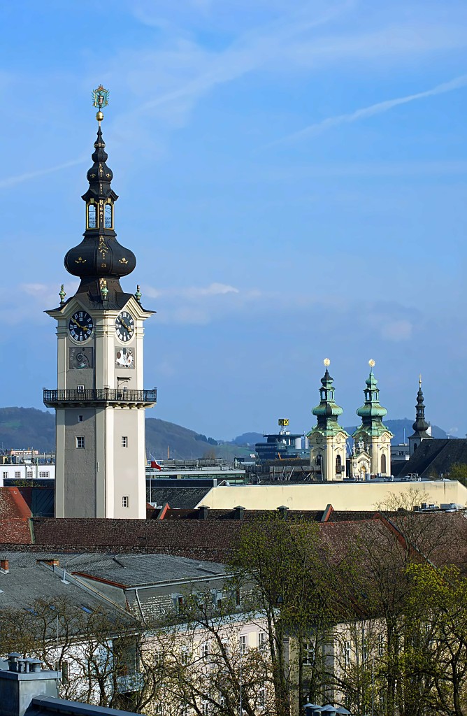 Linz.Trme - Blick vom Linzer Schloss, Landhausturm und Trme der Ursulinenkirche.
... aufgenommen am 26.3.2014