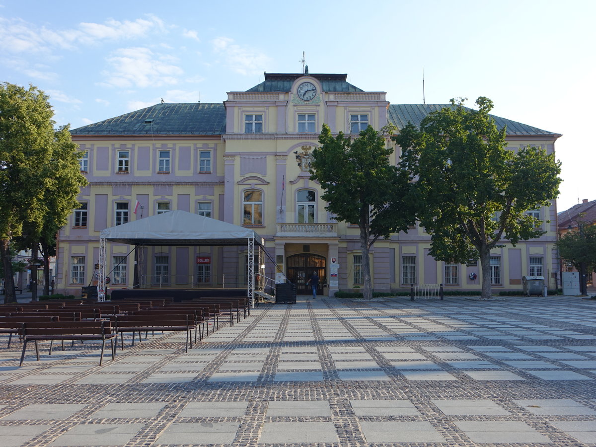 Liptovsky Mikulas / Sankt Nikolaus in der Liptau, Rathaus am Namesti Osloboditelov (07.08.2020)