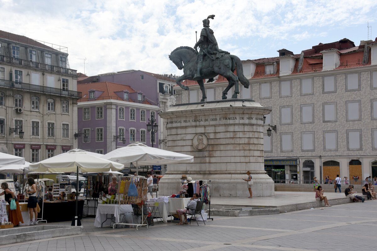 LISBOA (Concelho de Lisboa), 25.08.2019, Praa da Figueira mit Reiterstandbild; das Reiterstandbild zeigt Knig Joo I. (1357-1433)