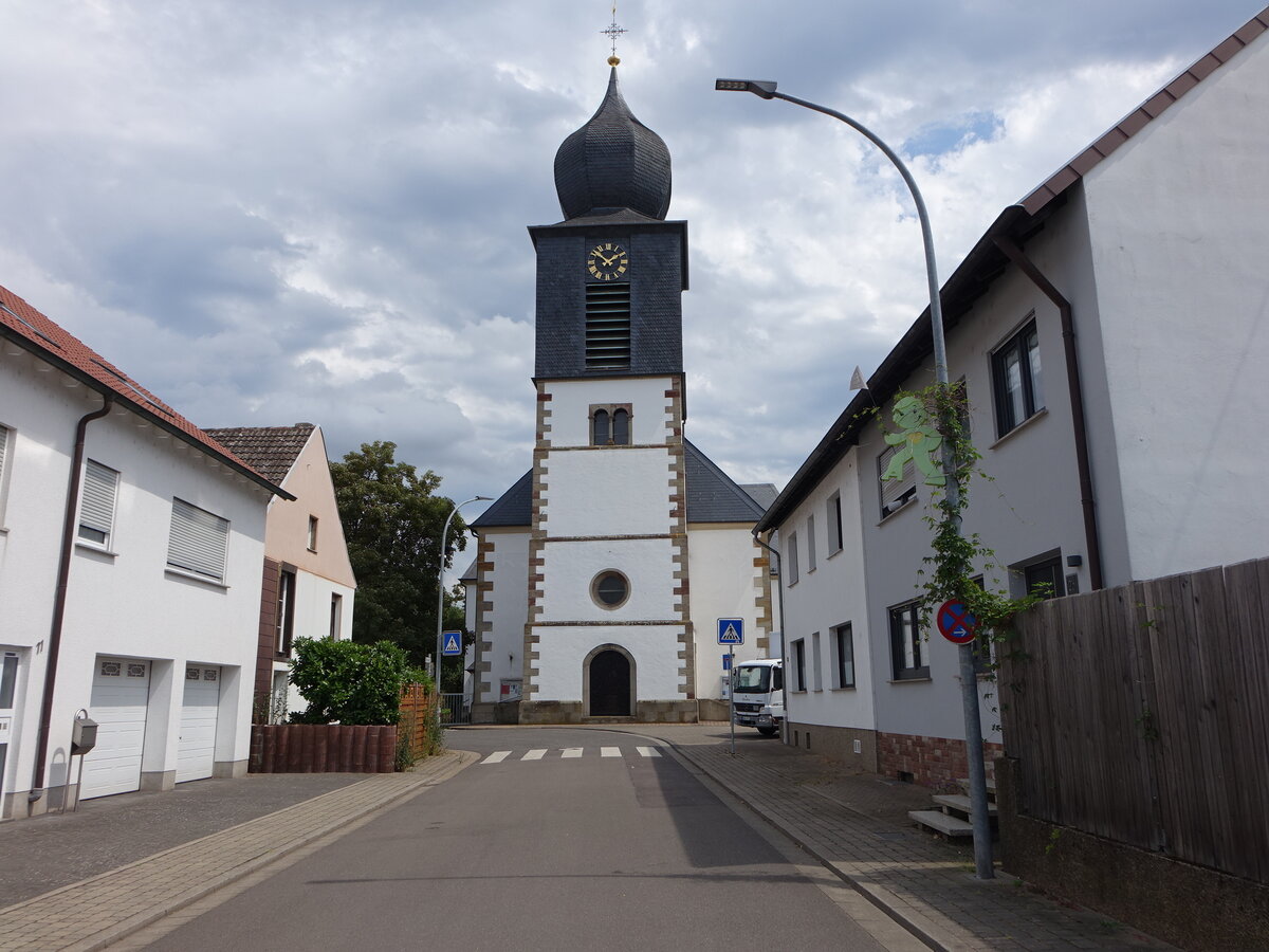 Lisdorf, Pfarrkirche St. Crispinus und Crispinianus, erbaut 1764, erweitert 1929 (15.07.2023)