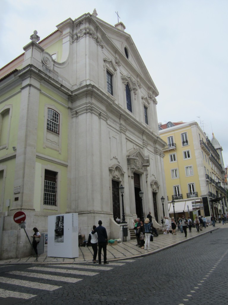 Lissabon, Basilika Nossa Senhora dos Martires, erbaut von Reynaldo dos Santos (29.05.2014)