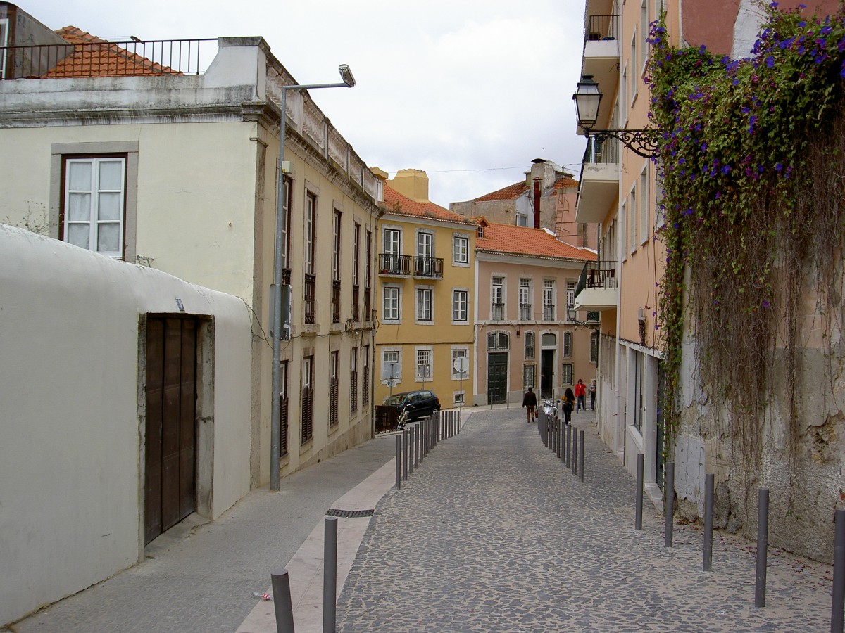 Lissabon, Huser in der Strae Costa do Castelo (29.05.2014)