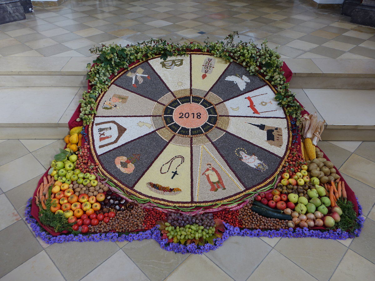 Litzendorf, Erntedankaltar in der kath. Pfarrkirche St. Wenzeslaus (13.10.2018)