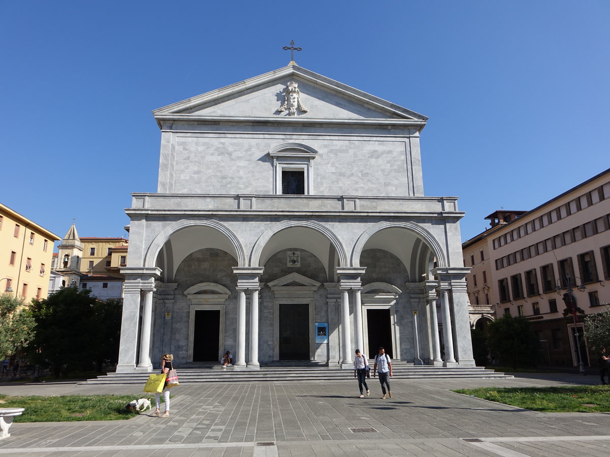 Livorno, Duomo San Francesco di Assisi an der Piazza Grande, erbaut von 1594 bis 1606 von Bernardo Buontalenti und Alessandro Pieroni (18.06.2019)