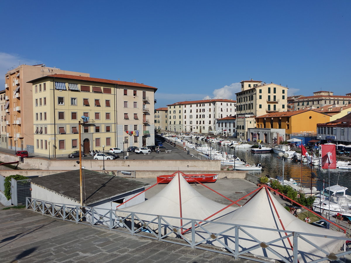 Livorno, Huser am Kanal Fosso Venezia (18.06.2019)