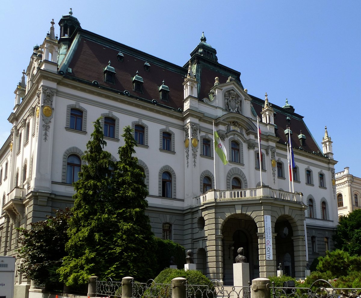 Ljubljana, das Hauptgebäude der Universität am Kongreßplatz, war 1896-1902 Sitz des Krainer Landtags, Juni 2016