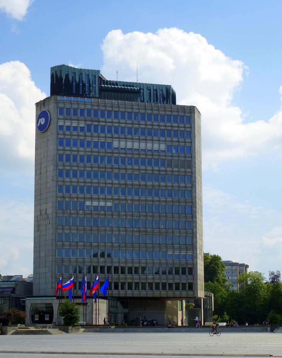 Ljubljana, Hochhaus am Platz der Republik, Sitz der Slowenischen Nationalbank, Juni 2016