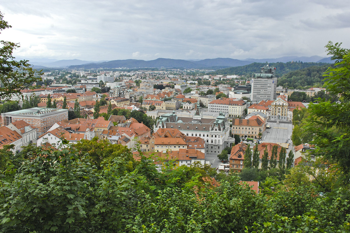 Ljubljana von Ljubljanski Grad aus gesehen. Aufnahme: 1. August 2016.