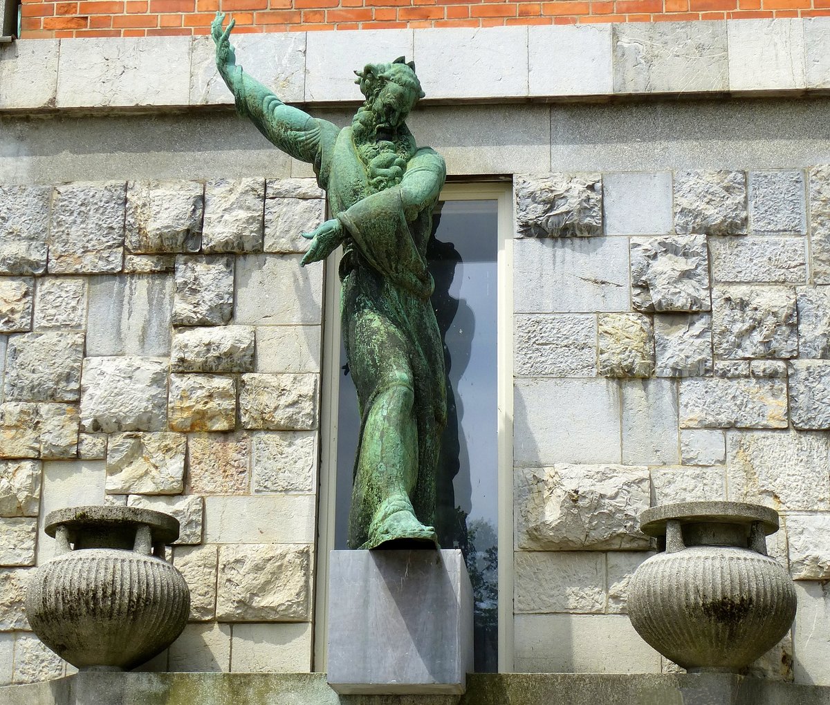 Ljubljana, die Moses-Statue von Lojze Dolinar am Eingang zur National-und Universitätsbibliothek, Juni 2016