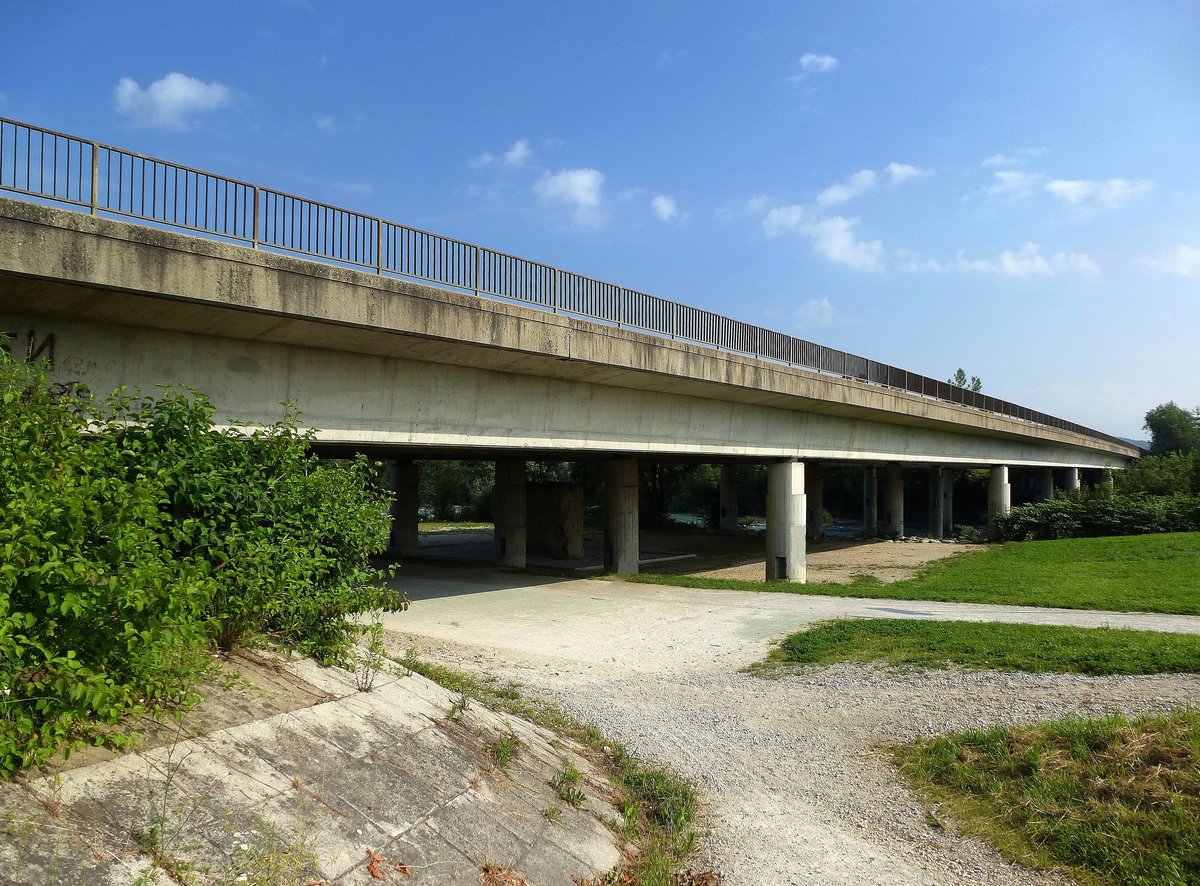 Ljubljana, die vierspurige Autobrücke über die Save im Stadtteil Tomacevo, Juni 2016