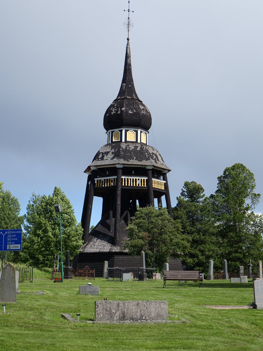 Ljusdal, Glockenturm von 1758 an der Ev. St. Olavs Kirche (20.06.2017)
