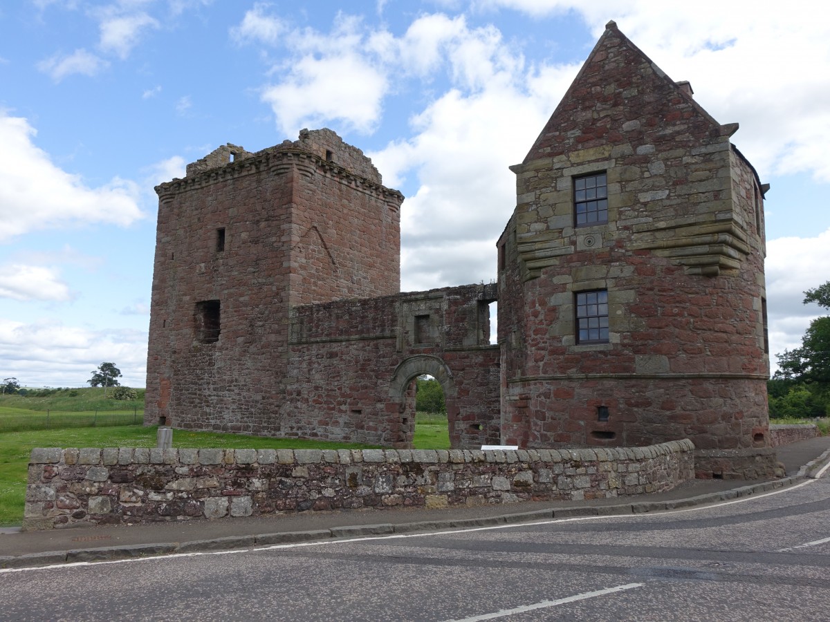 Loch Leven, Burleigh Castle, erbaut ab 1582 als Stammsitz der Balfours of Burleigh (09.07.2015)