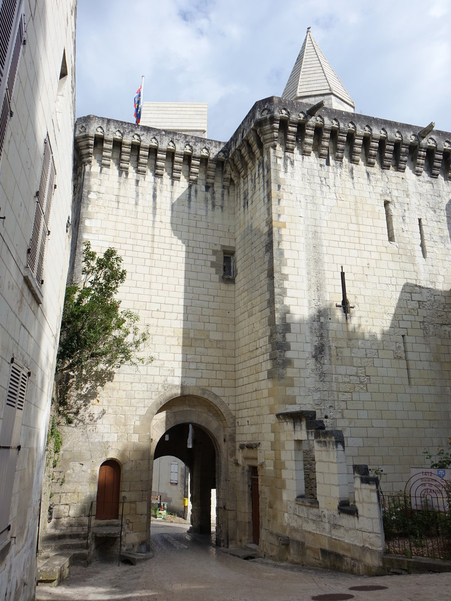 Loches, Porte Royal mit Musee du Terroir et du Folklore, erbaut im 13. Jahrhundert (08.07.2017)