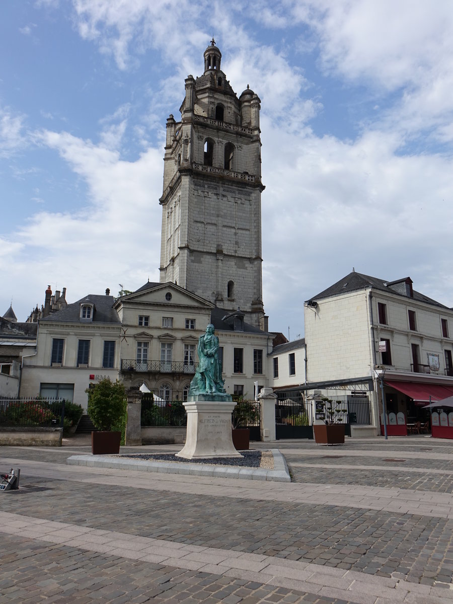 Loches, Tour Saint-Antoine, ein Glockenturm aus dem 16. Jahrhundert steht als Wachturm am Place de la Marne (08.07.2017)