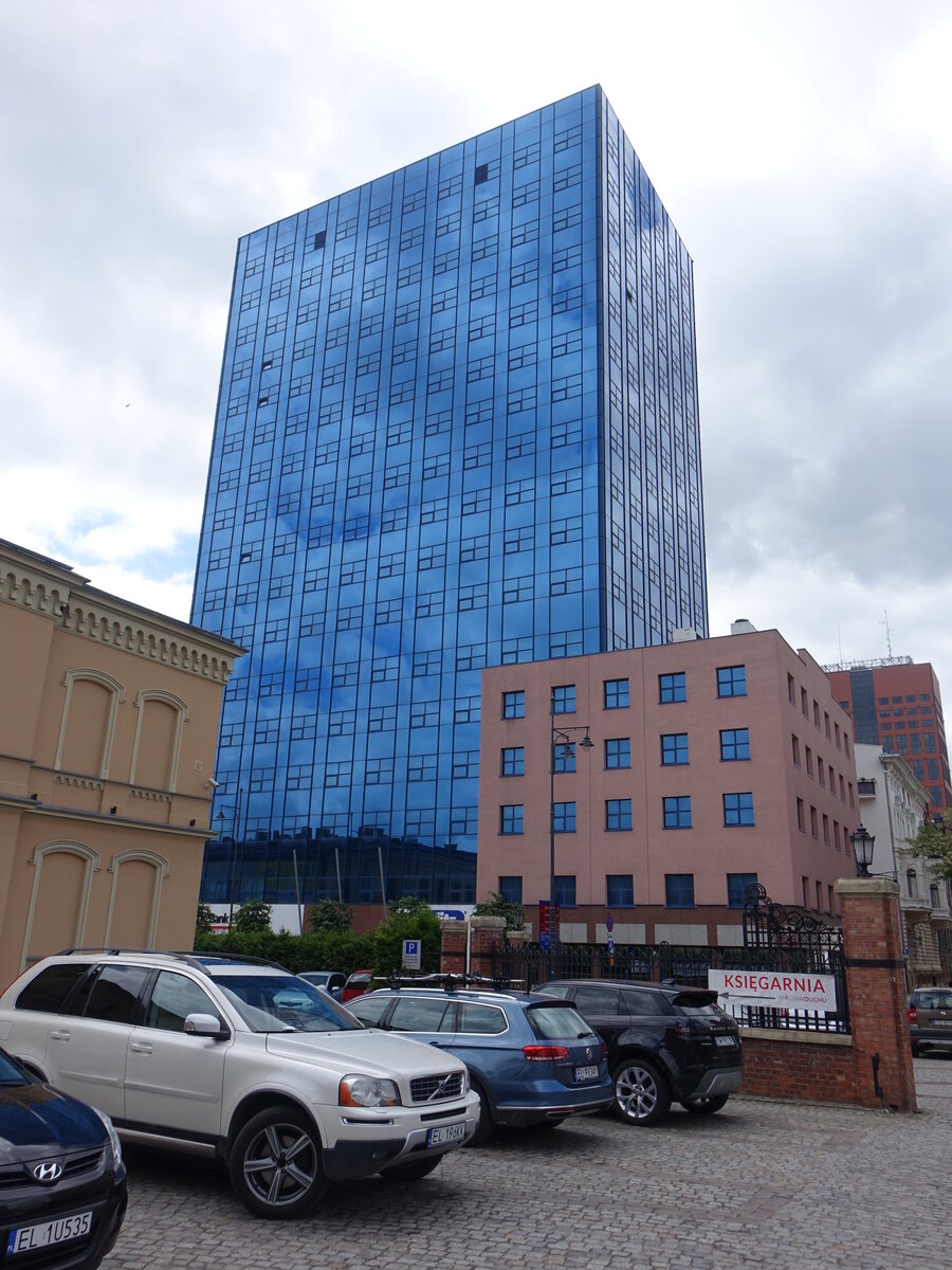 Lodz, modernes Hochhaus in der Henryka Sienkiewicza Strae (13.06.2021)