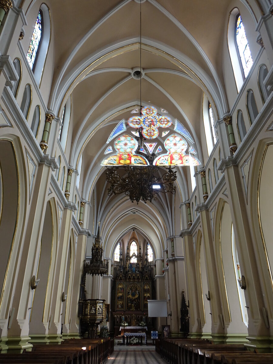 Lodz, neugotischer Innenraum der Maria Himmelfahrt Kirche (13.06.2021)