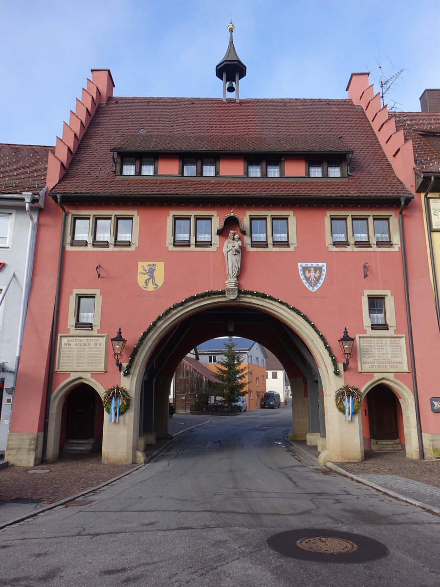 Lffingen, Maienlnder Tor am Rathausplatz (25.12.2018)