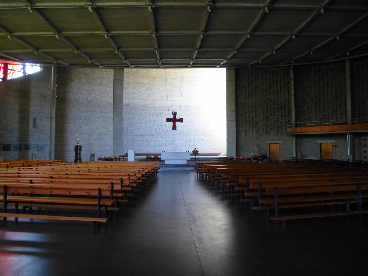 Lrrach, Blick zum Altar in der Kirche St.Peter, Sept.2014