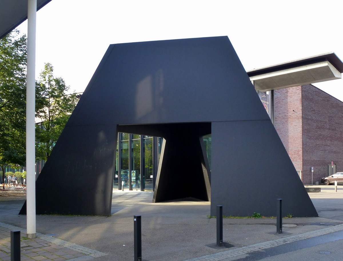 Lrrach, Kunstwerk  Pyramiedenstumpf  von Bruce Nauman, aufgestellt 1998, Sept.2014
