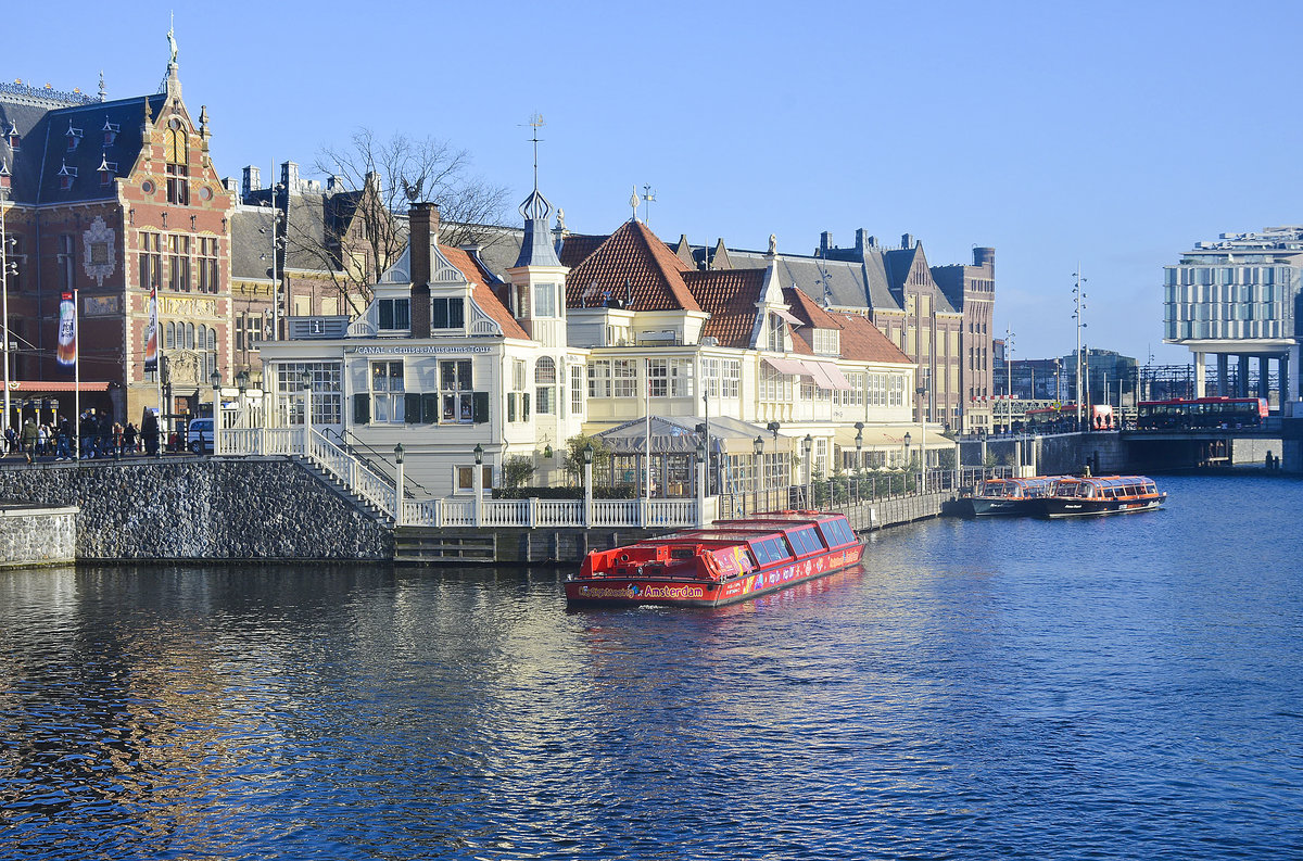 Loetje Centraal am Open Havenfront in Amsterdam. Aufnahme: 4. Januar 2017.