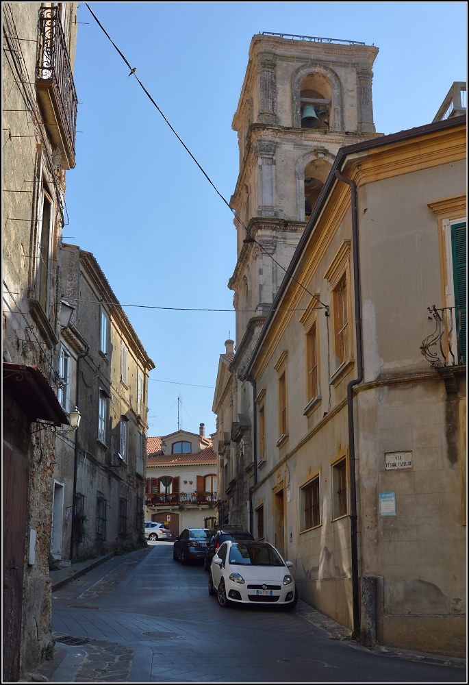 Lwenberg - frher Monteleone, seit 1928 wieder mit dem rmischen Namen Vibo Valentia versehen.

Via Francesco Fiorentino. Sommer 2013.