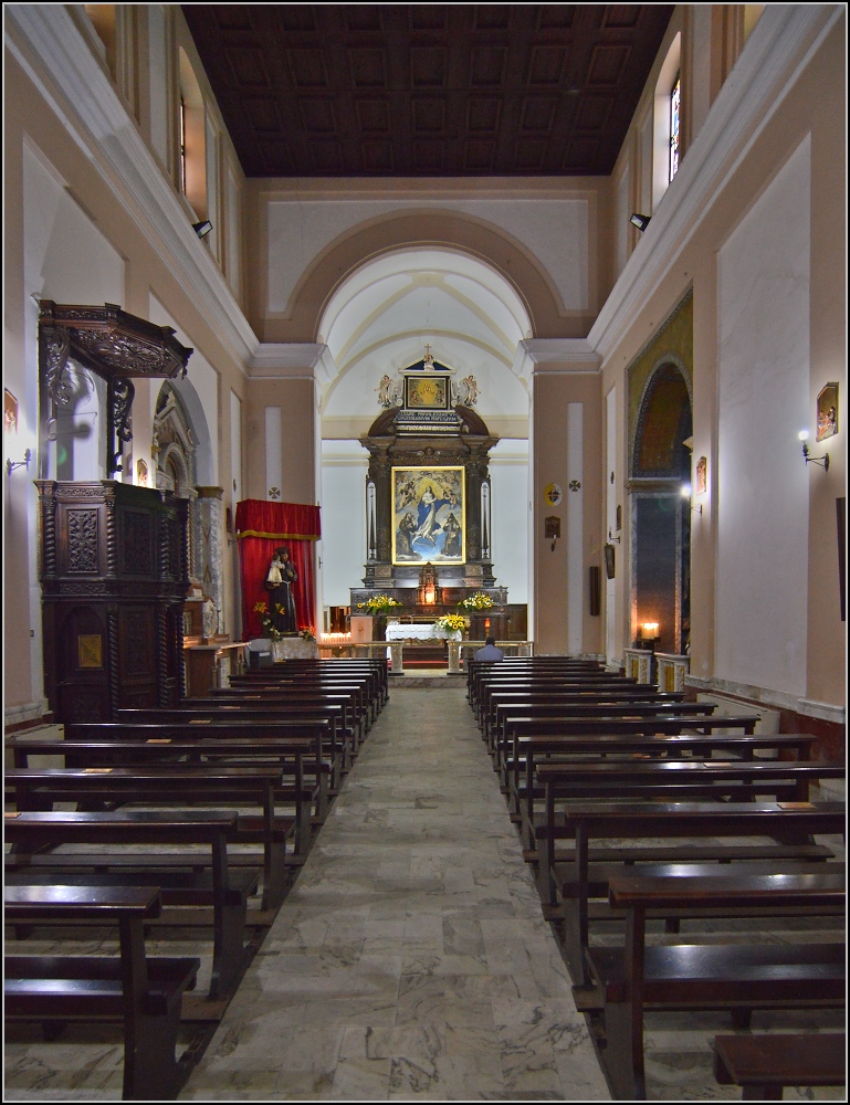 Lwenberg - frher Monteleone, seit 1928 wieder mit dem rmischen Namen Vibo Valentia versehen.

Letzte Kirche vor dem Normannenkastell. Sommer 2013.

Leider sind die Kirchennamen berraschenderweise nirgendwo verzeichnet. Daher fehlen mir die Namen. Fr Hinweise bin ich dankbar.