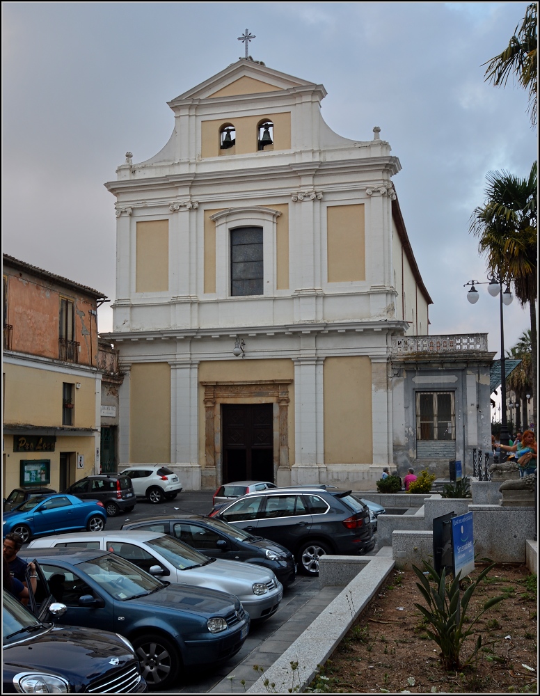 Lwenberg - frher Monteleone, seit 1928 wieder mit dem rmischen Namen Vibo Valentia versehen.

Kirche am Corso Umberto. Sommer 2013.

Leider sind die Kirchennamen berraschenderweise nirgendwo verzeichnet. Daher fehlen mir die Namen. Fr Hinweise bin ich dankbar.