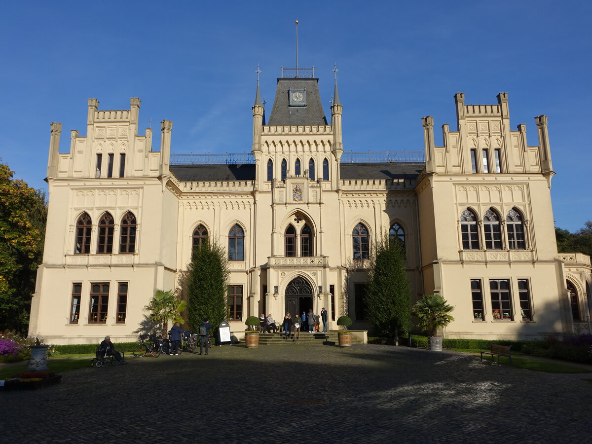 Loga, Schloss Evenburg, erbaut im 19. Jahrhundert durch Richard Stve (09.10.2021)