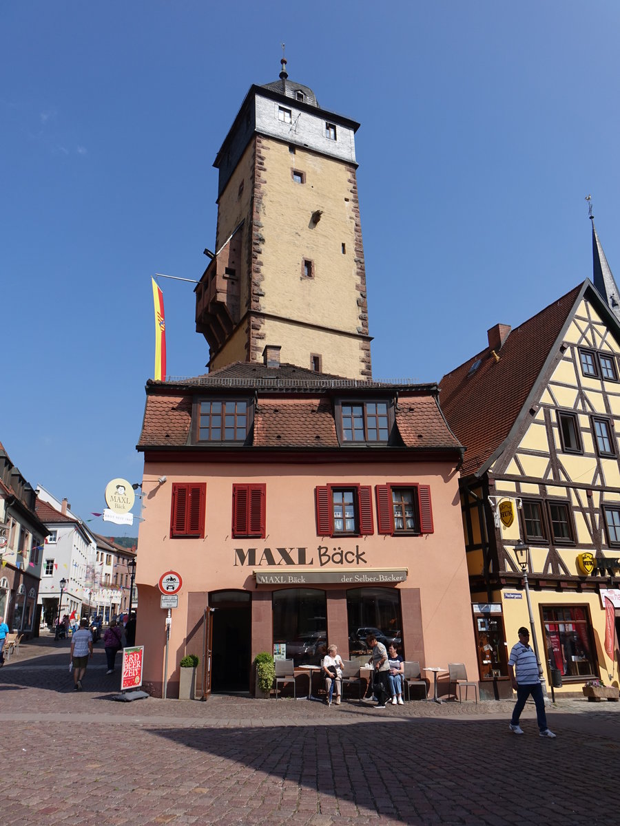 Lohr am Main, Stadtturm oder Bayernsturm, seitlicher Turm des ehem. Niedertors, erbaut im 13. Jahrhundert (12.05.2018)
