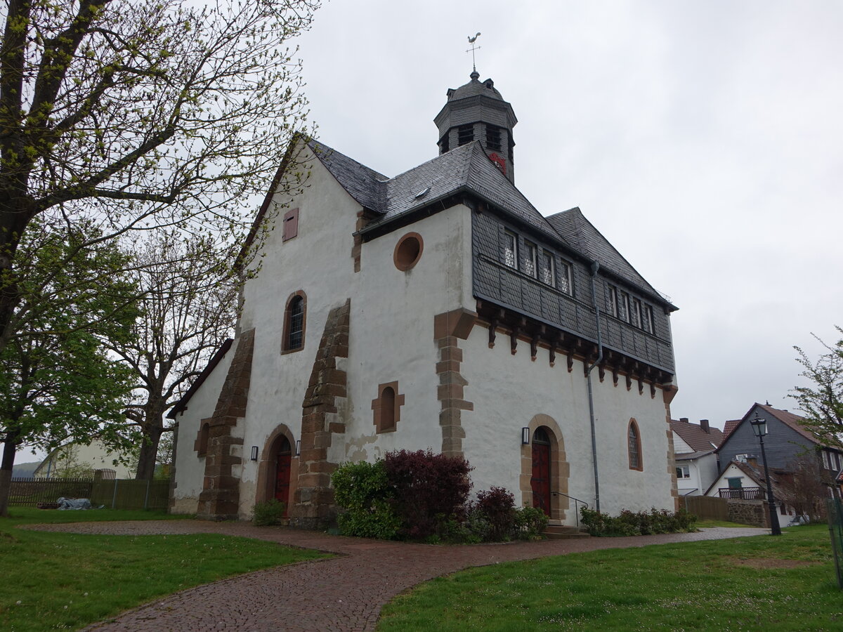 Lohra, evangelische Kirche, sptromanische Pfeilerbasilika, erbaut um 1238 (30.04.2022)